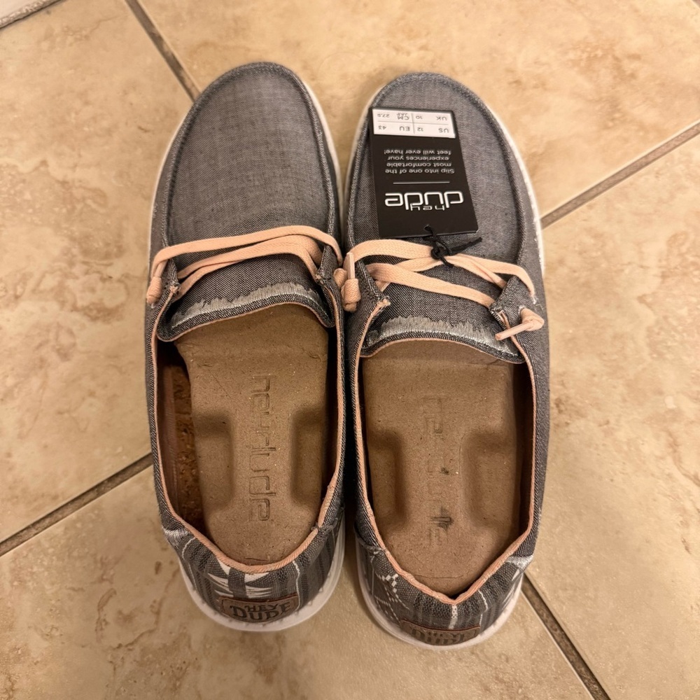 Hey Dude Men's Gray and Pink Loafers